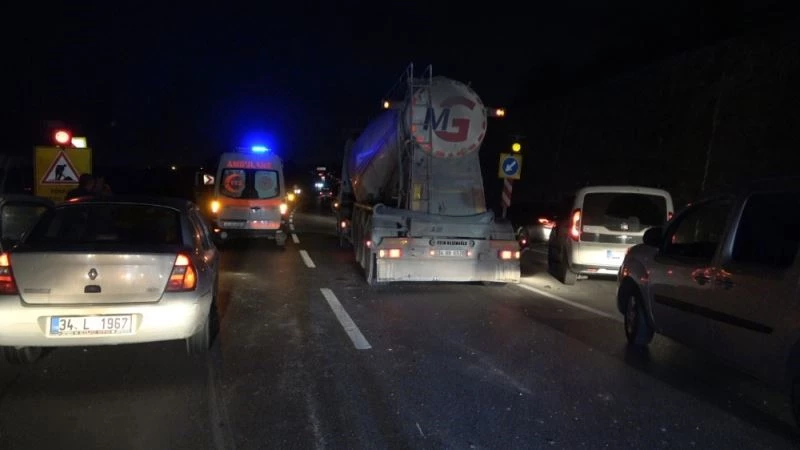 Arnavutköy’de hafriyat kamyonuyla otomobil çarpıştı: 1 yaralı
