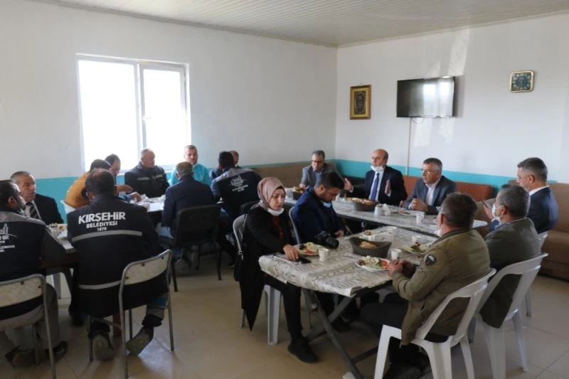 Belediye Başkanı Ekicioğlu, saha personeli ile büro personeli arasında maaş farkı önerdi
