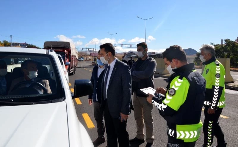 Kaymakam Çelik, polis uygulama noktasını denetledi
