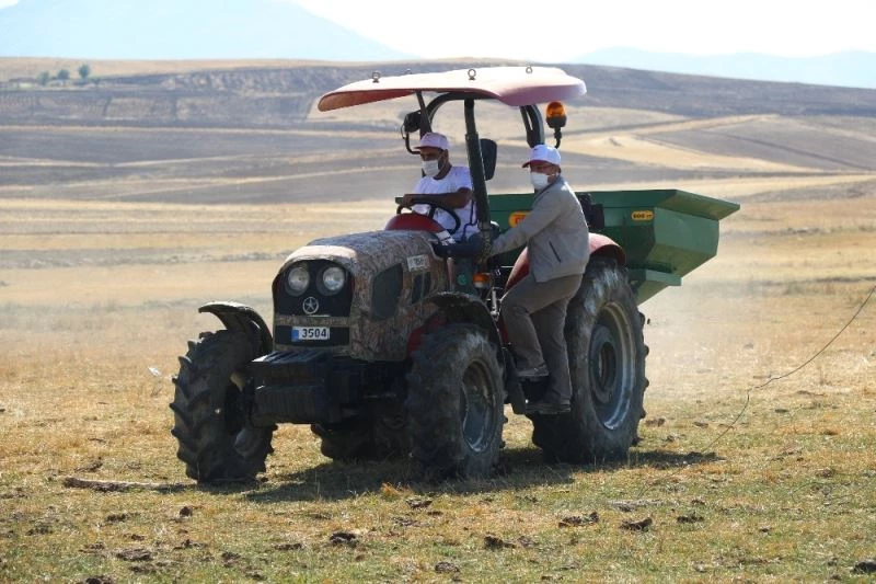 Elazığ’da meralar gübrelendi
