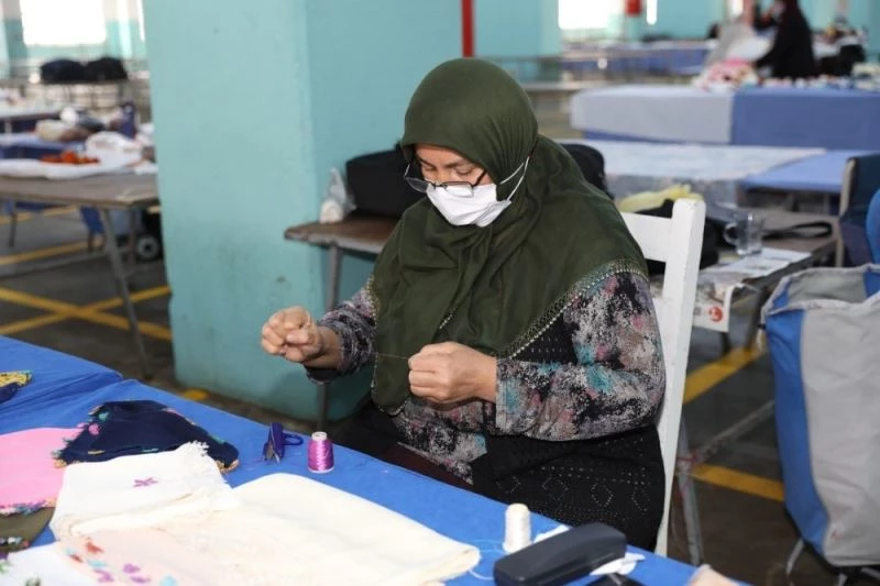 Başakşehir hanımeli pazarı hayatlara dokunuyor
