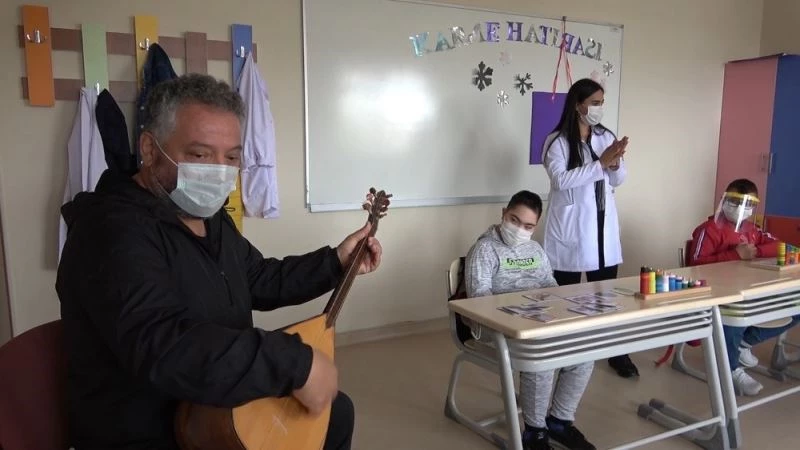 Dezavantajlı öğrencilere sazlı-sözlü eğitim
