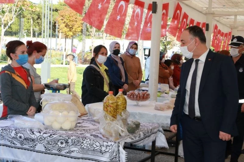 Kadınların el emeği ürünleri kazanca dönüşüyor
