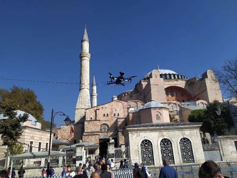 Sultanahmet ve Ayasofya’da drone’lu virüs denetimi
