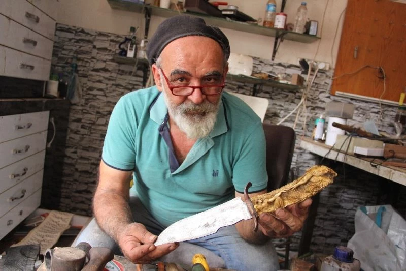 (Özel) Bıçaklar ve savaş aletleri bu ustanın elinde sanat eserine dönüşüyor

