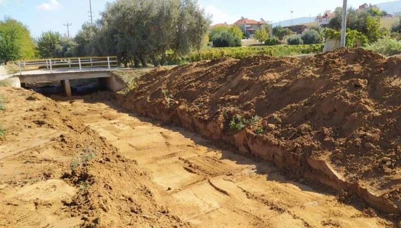 MASKİ taşkınların önüne geçiyor
