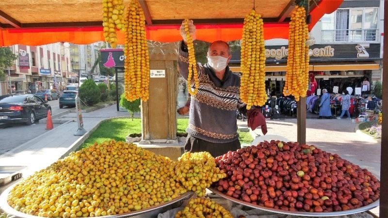 Sivas’tan sonra Tokat’ta da çekirdeğiyle alıç yiyenler hastanelik oldu
