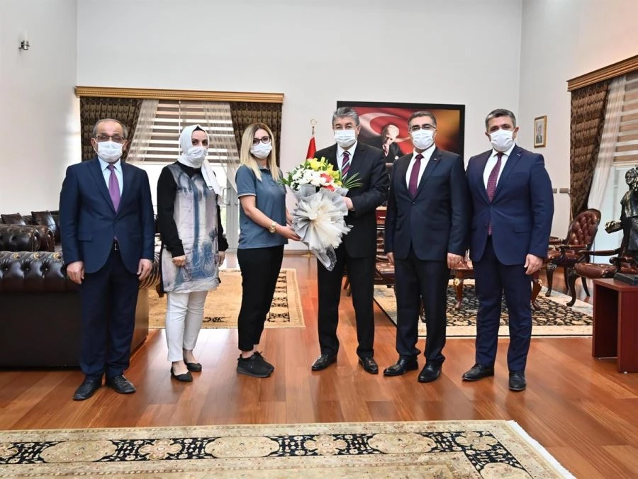  PTT PERSONELİ VALİ DR. ERDİNÇ YILMAZ’I MAKAMINDA ZİYARET ETTİ