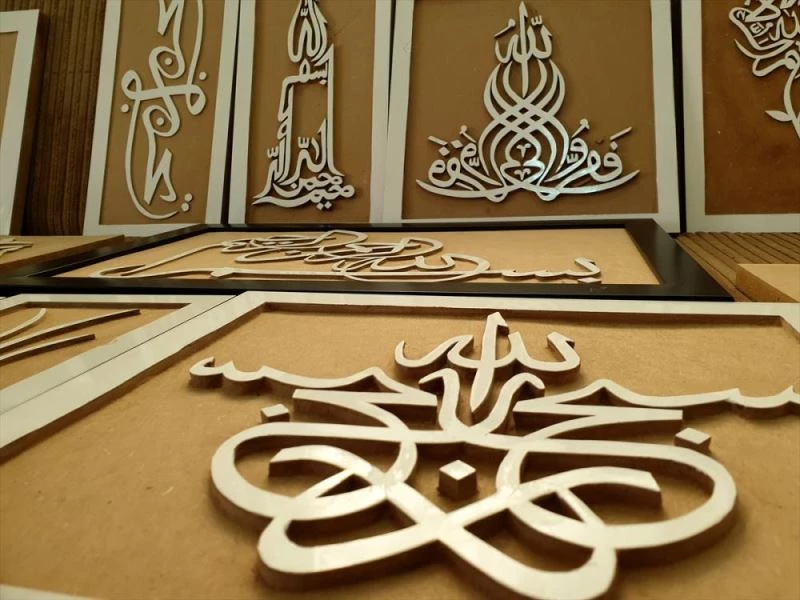 Atık ahşap parçaları Ahmet öğretmenin elinde sanatsal değere dönüşüyor