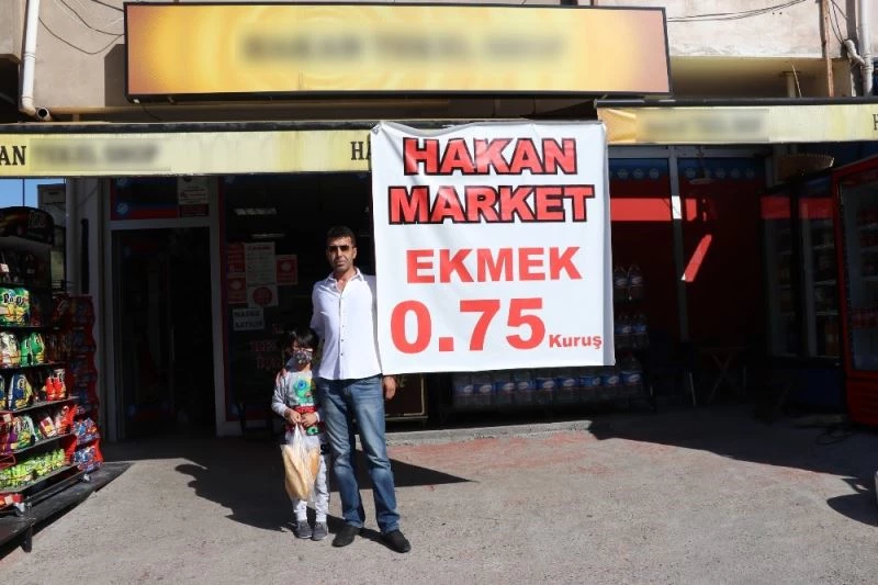 Ekmeği 0,75 kuruştan satan mahalle bakkalı vatandaşları mutlu etti
