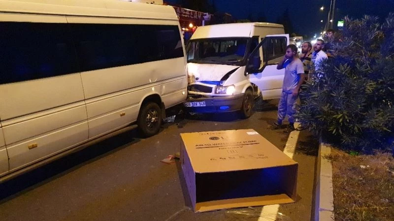 Yoldaki karton kutu kazaya neden oldu: 1 yaralı
