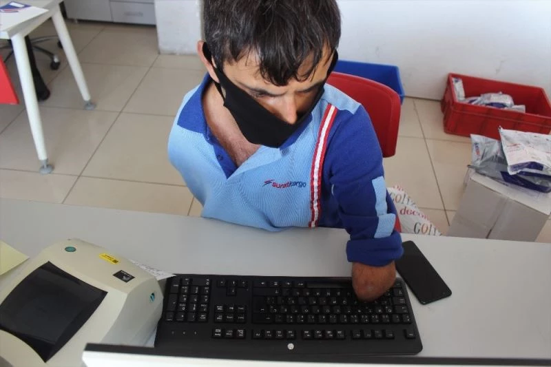 İki eli bir bacağı yok ama yaptıklarıyla herkesi hayretler içinde bıraktı
