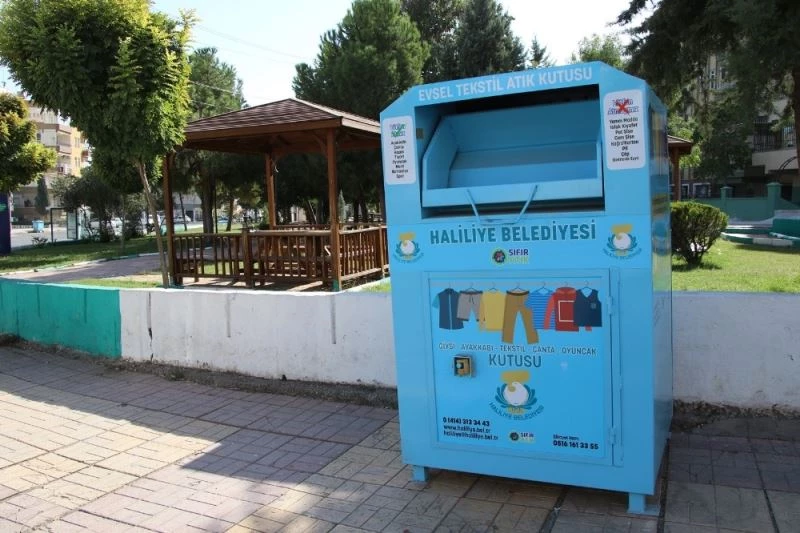 Haliliye’de giyim kumbaraları kuruldu
