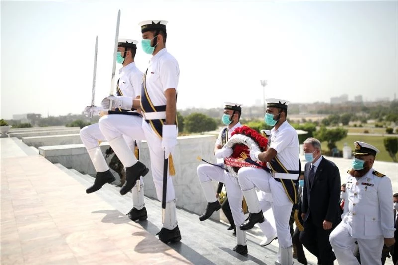 Milli Savunma Bakanı Hulusi Akar, Pakistan’da Mehter Marşıyla karşılandı
