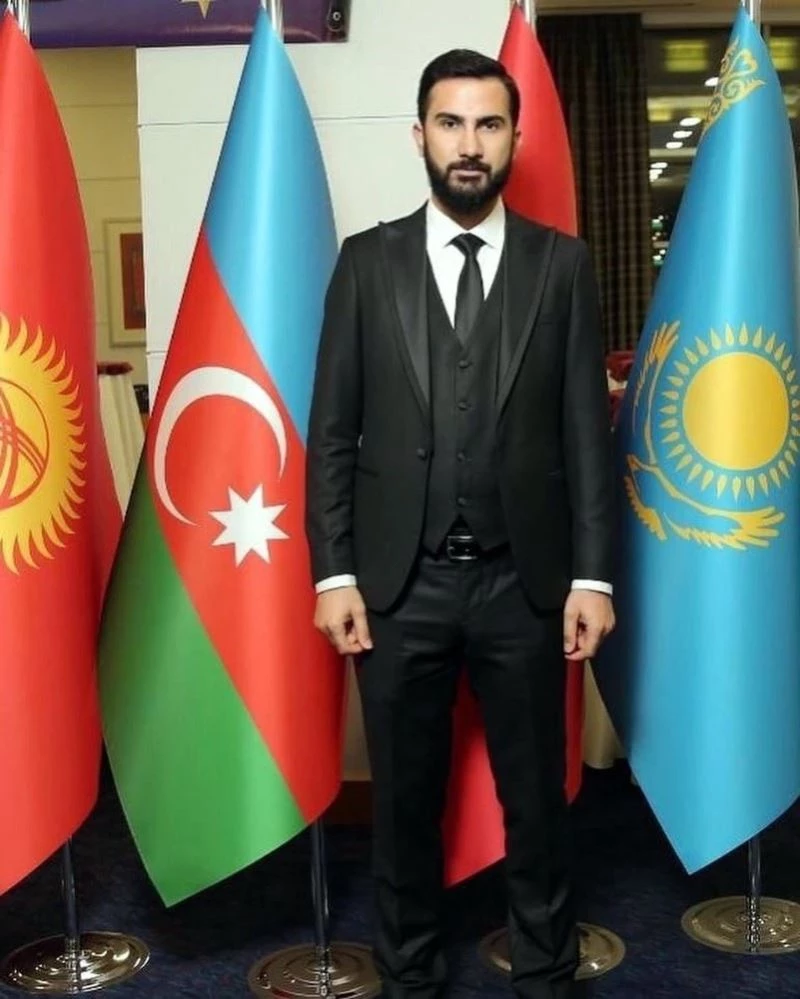 Araştırmacı yazar İzol: “Macron hem yönetmen hem de iyi bir tiyatro oyuncusu”
