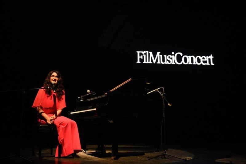 Piyanist Anjelika Akbar Antalya