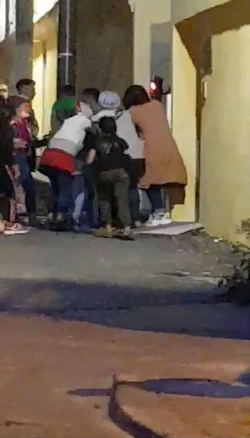 (Özel) Dilencilerin kavgasında yumruklar havada uçtu
