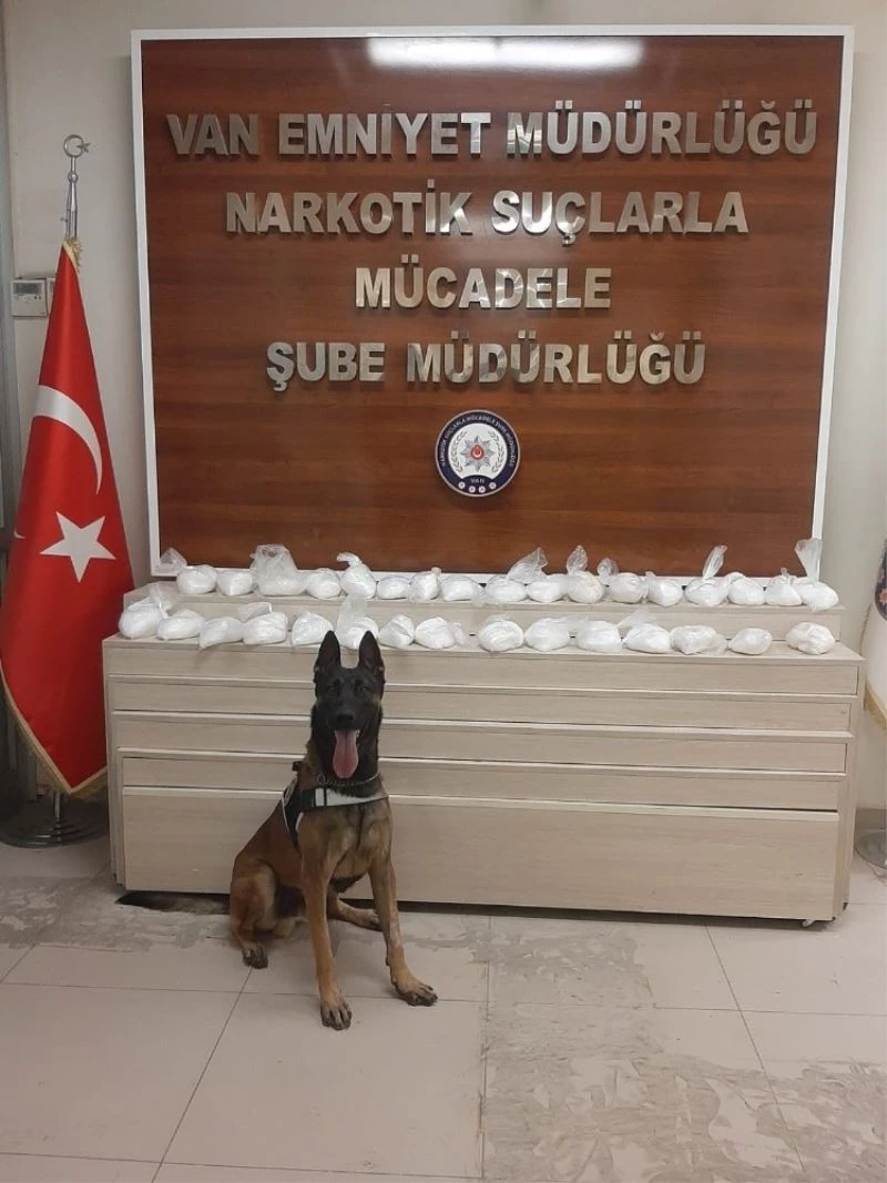 Van’da 15 kilo 877 gram metamfetamin ele geçirildi
