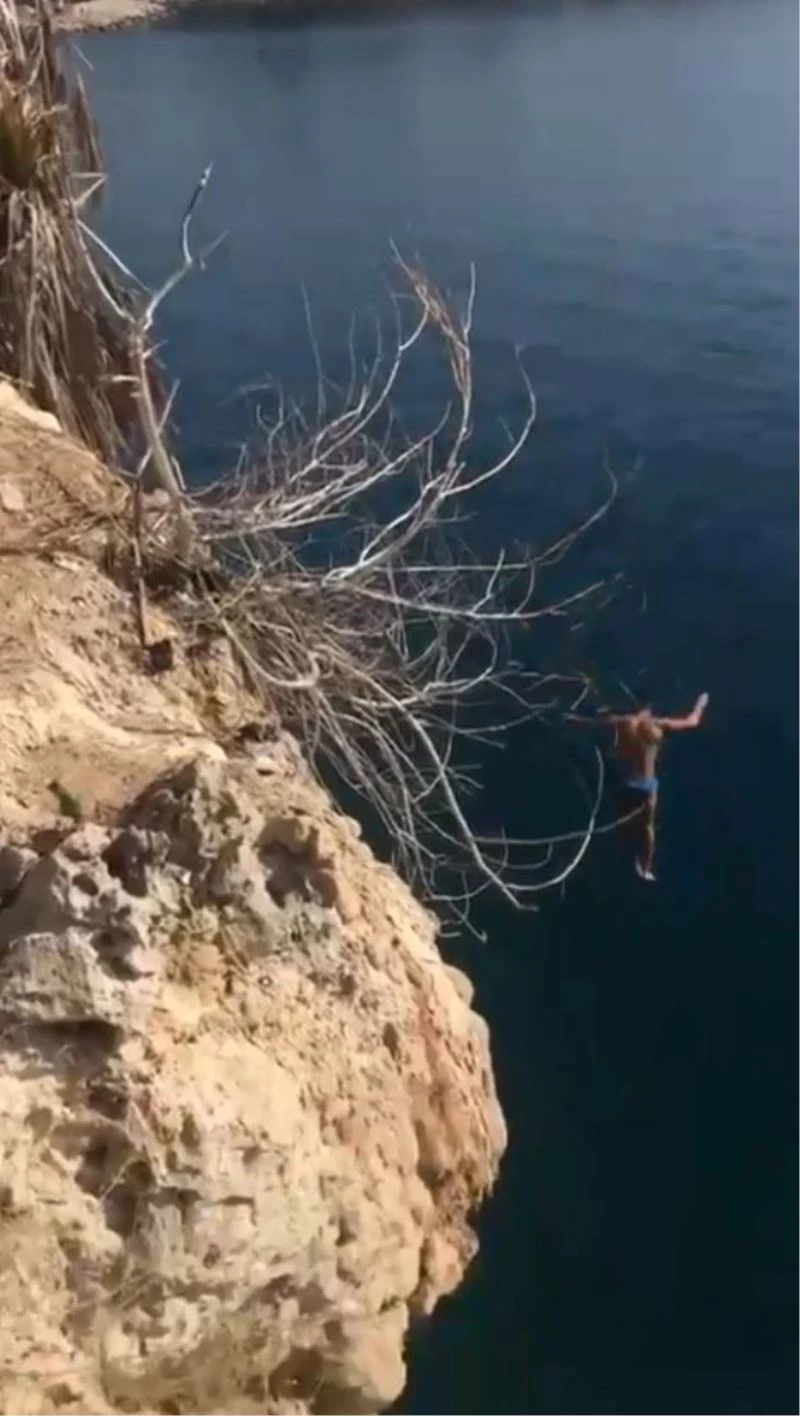 Antalya’da 20 metrelik falezlerden ‘kafayı yemişsiniz’ dedirten atlayış
