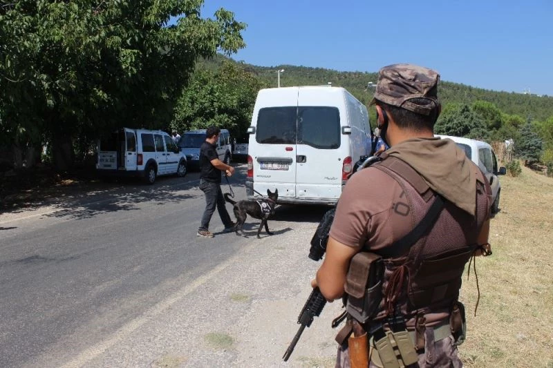 Yakalama emri bulunan ve aranan 3 şahıs gözaltına alındı
