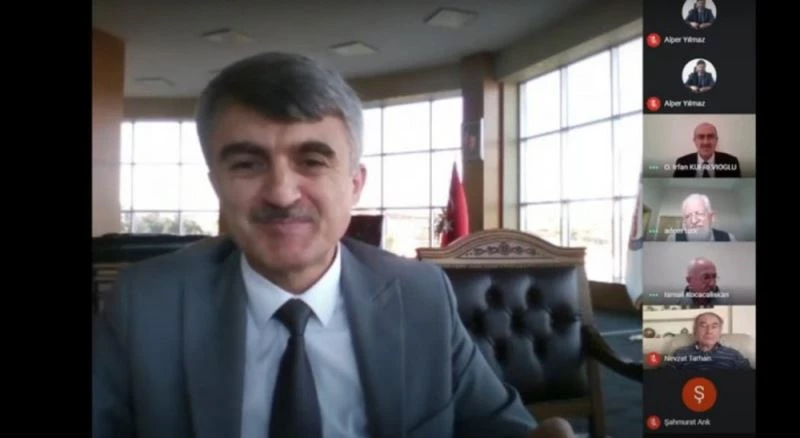 Kongrenin sonuç bildirgesini Rektör Uysal okudu
