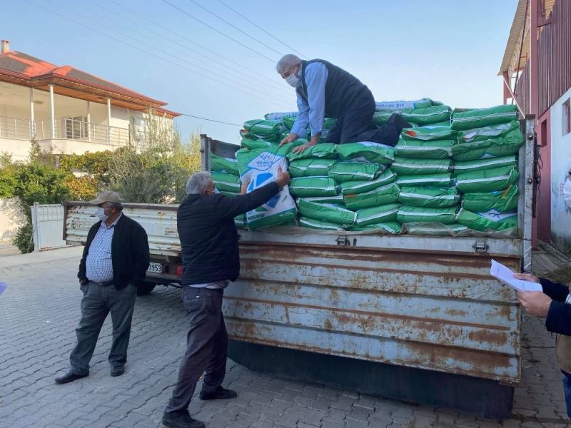 Sarıgöl’de çiftçilere fiğ tohumu dağıtıldı
