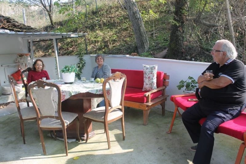 Asırlık baba ocaklarını restore ettirip, yaz tatillerini geçiriyorlar
