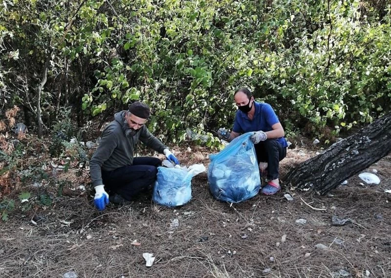 Piknikçilerin çöplerini topladılar

