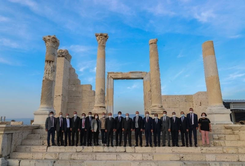 Bakan Varank: “Denizli’yi sanayi şehri olmanın yanında turizmin en önemli şehirlerinden biri haline getireceğiz”
