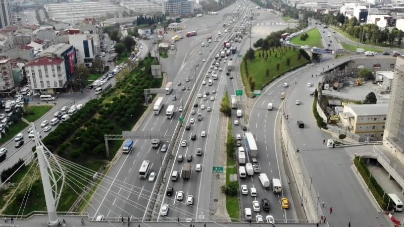 Mesailerin erken bitmesiyle trafikte yoğunluk oluştu
