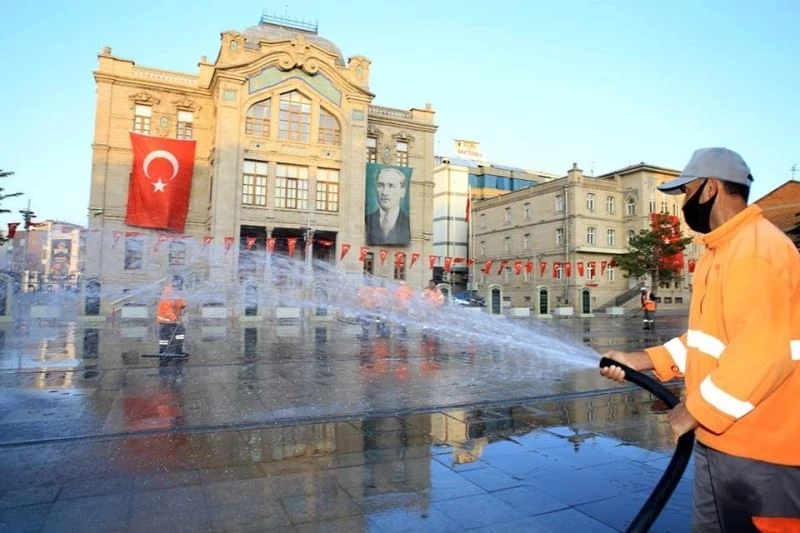 Aksaray’da cadde ve sokaklar yıkanıyor

