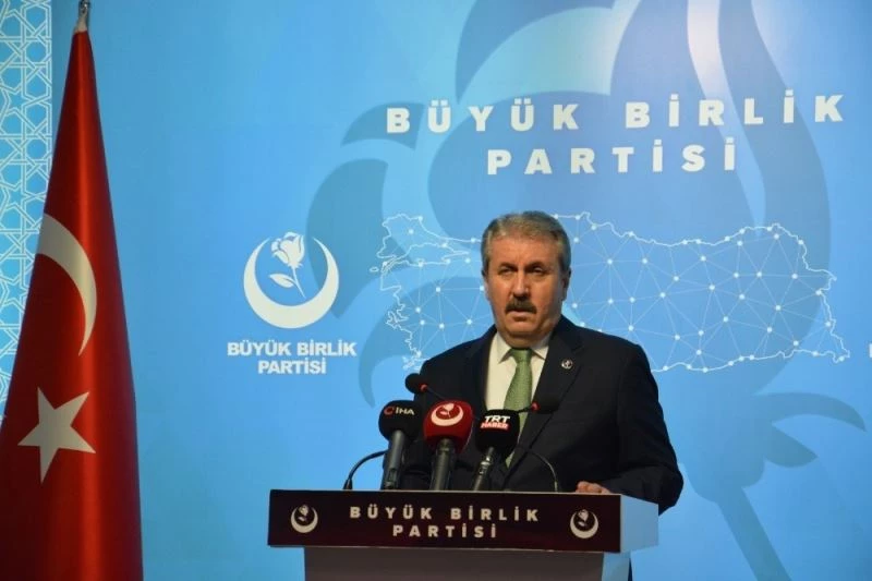 Destici: “Maruz kaldığımız sayısız taarruza ve badireye rağmen hür ve güçlü bir şekilde ayakta kalmamızın sebebi milletimizin aşkla yaşattığı Cumhuriyettir”
