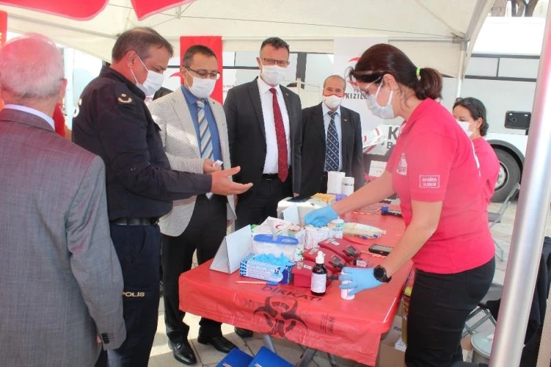 Alaşehirliler kan vermek için tek yürek oldu
