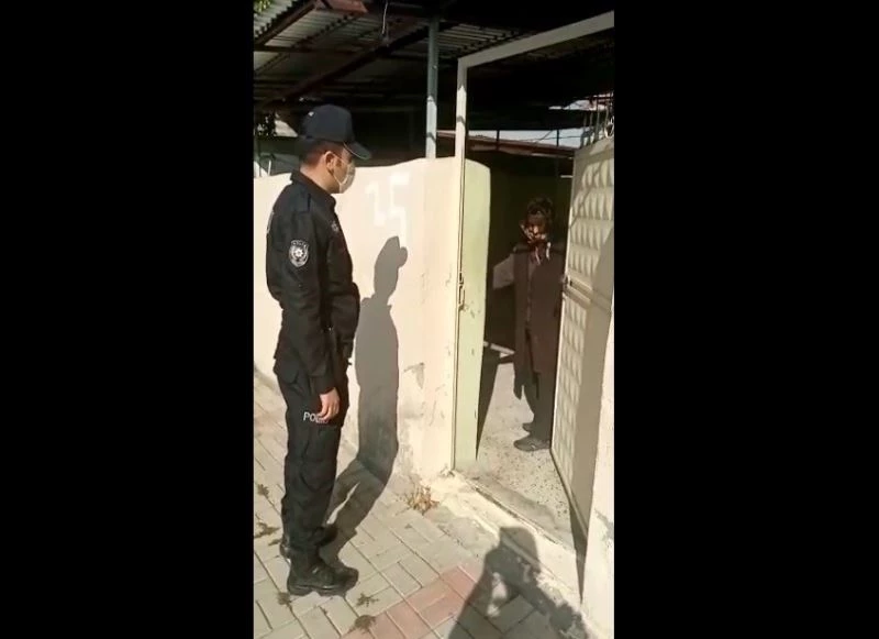 Kimsesiz ninenin kışlık yakacağını polis taşıdı
