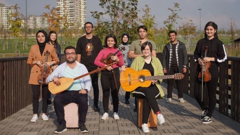 Başakşehirli gençlerden can Azerbaycan’a “gardaş” selamı
