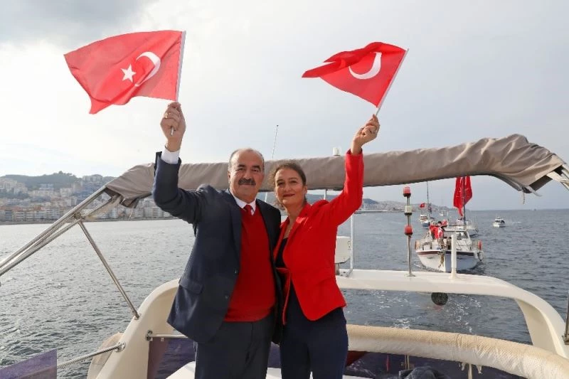 Mudanya’da teknelerle Cumhuriyet Korteji
