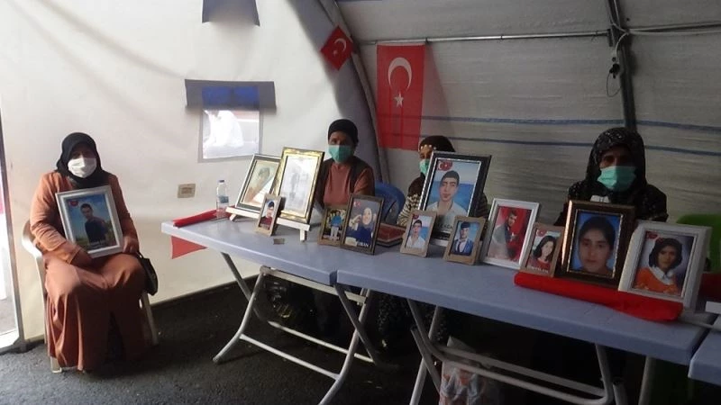 Çocukları için HDP önünde direnen ailelerin hikayesi yürekleri dağlıyor
