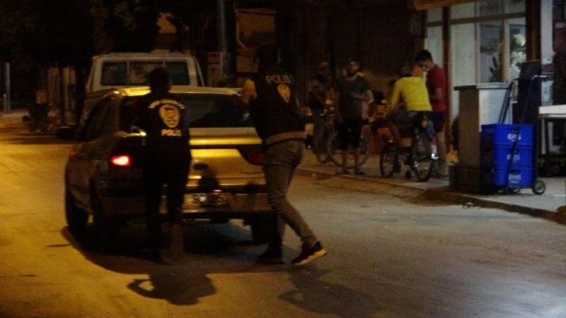 Polisler zorda kalana koştular, ehliyetsiz ve alkollü sürücüleri affetmediler
