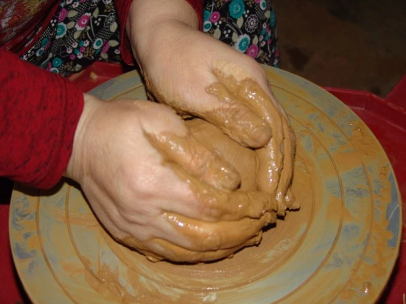 Çömlek ustaları hemşerileri Bakan Dönmez’e seslendi
