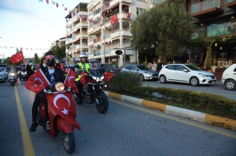 Kuşadası’nda konvoylu kutlama
