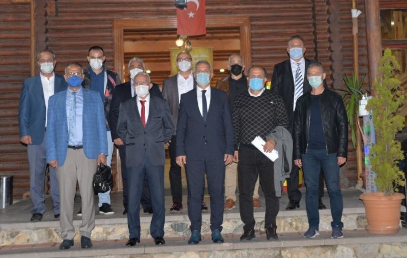 Türkiye Hentbol Duayenleri buluşması organizasyonunda imzalar atıldı
