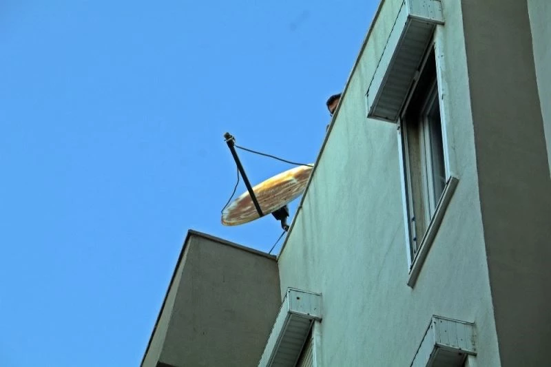 Herkes çanak anteni tamir ediyor sandı, cesedi beton zeminde bulundu
