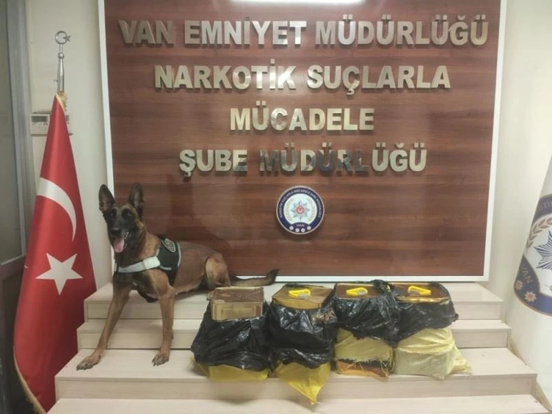 Van’da 95 kilo 240 gram likit eroin maddesi ele geçirildi
