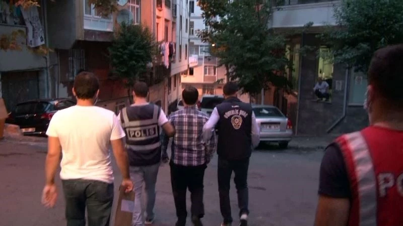 4 FETÖ zanlı çatı katındaki gizli bölmede yakalandı
