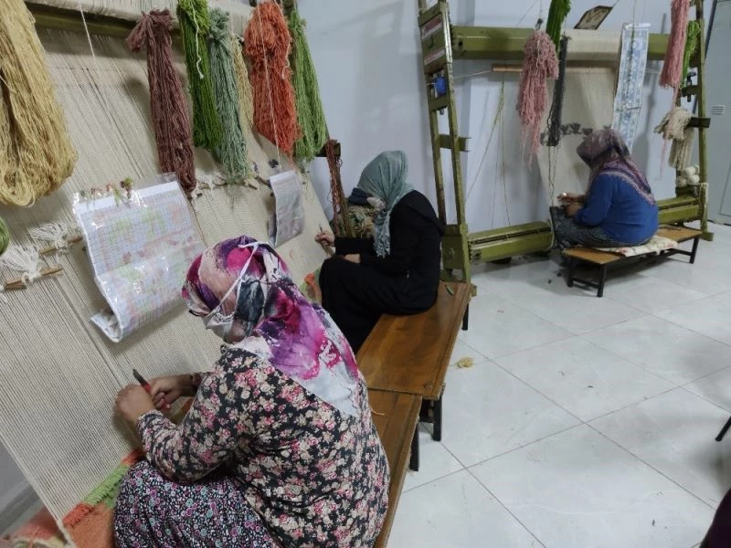 Altınözü’nde üretilen halılar dünyanın dört bir yanına ihraç ediliyor
