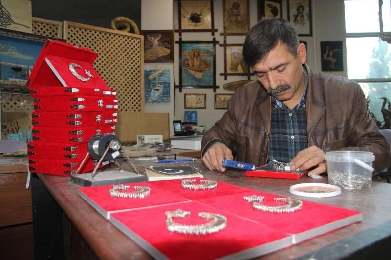 Filografi sanatı ile şaheserler ortaya çıkartıyor
