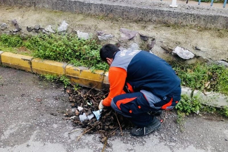 Körfez’de ani yağışlara karşı menfez ve mazgallar temizlendi
