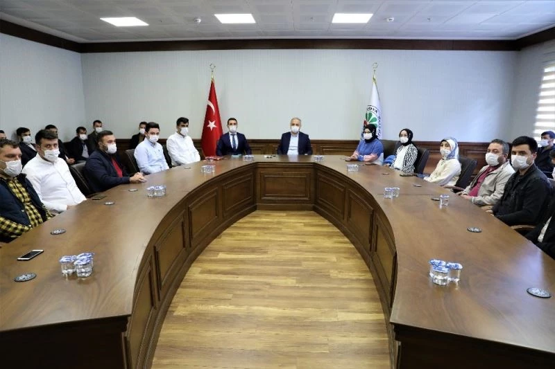 AK gençlikten belediyenin kampanyasına tablet desteği
