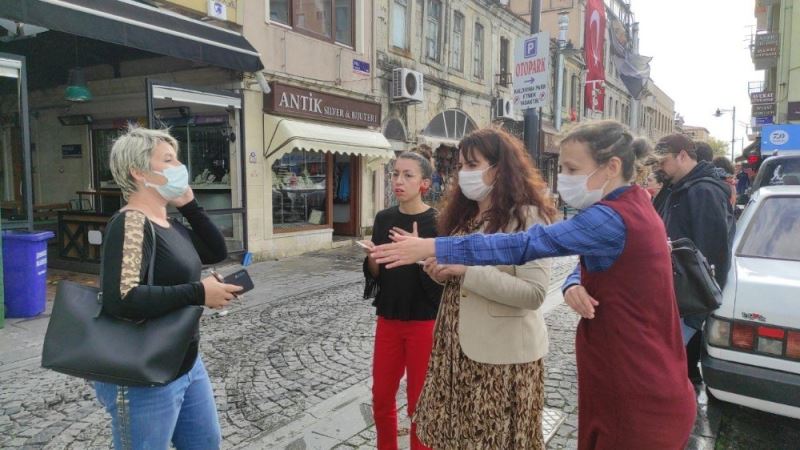 Çanakkale’de depremi hisseden vatandaşlar can havliyle sokaklara indi
