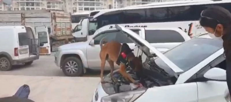 Kocaeli TEM’de durdurulan aracın LPG tankından 14 kilo 700 gram esrar çıktı
